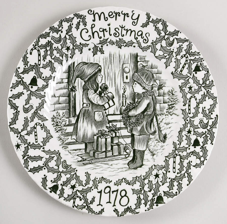 Royal Crownford Christmas Plates 1978-Green - No Box by Royal Crownford-1