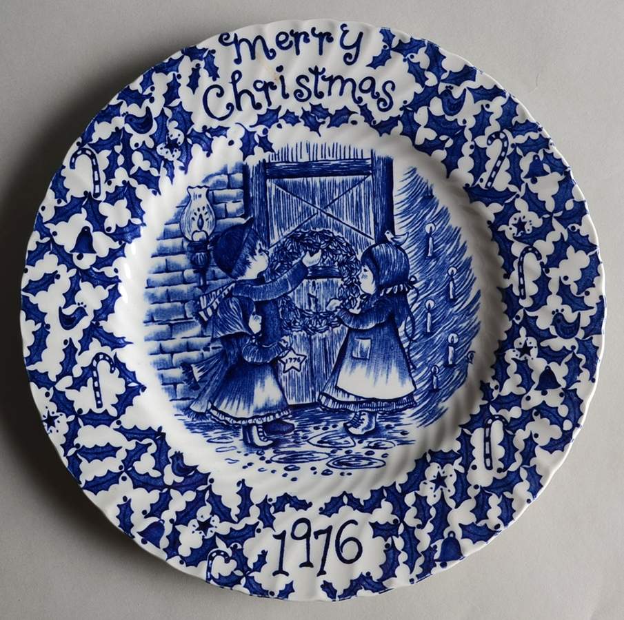 Royal Crownford Christmas Plates 1976-Blue - No Box by Royal Crownford-1