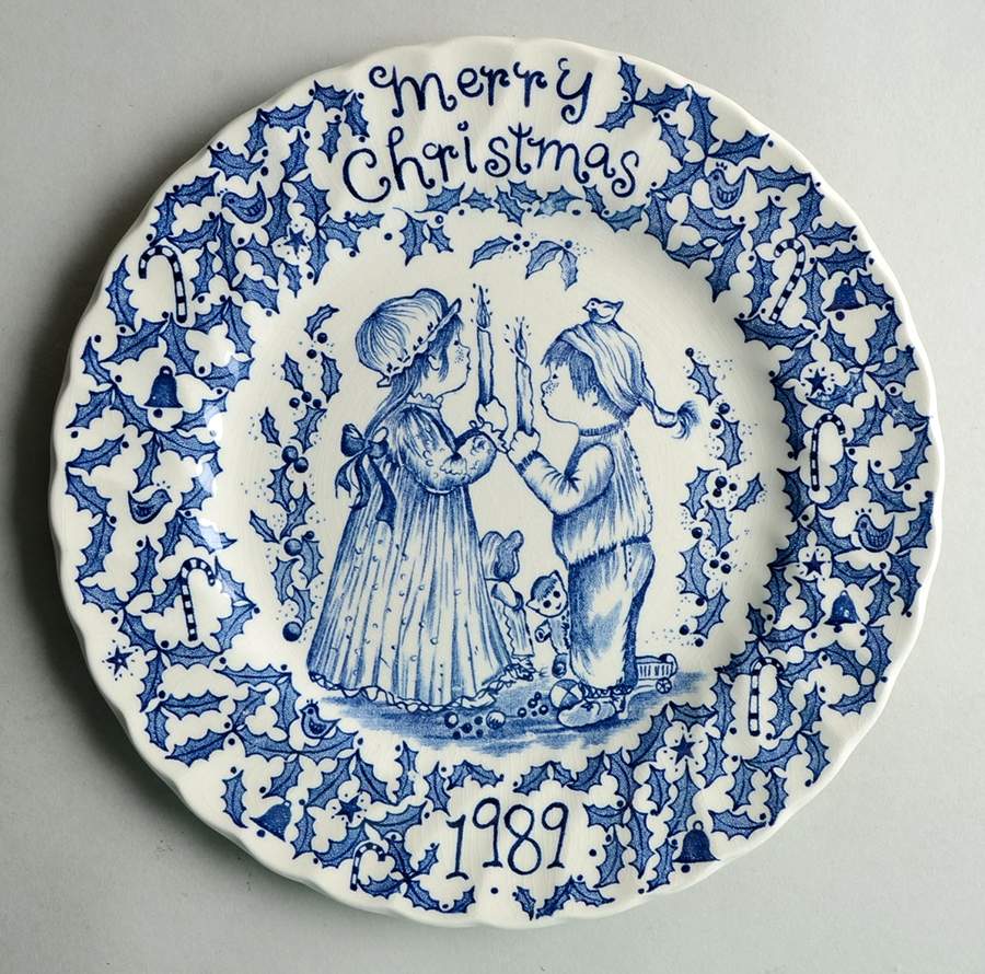 Royal Crownford Christmas Plates 1989-Blue - No Box by Royal Crownford-1
