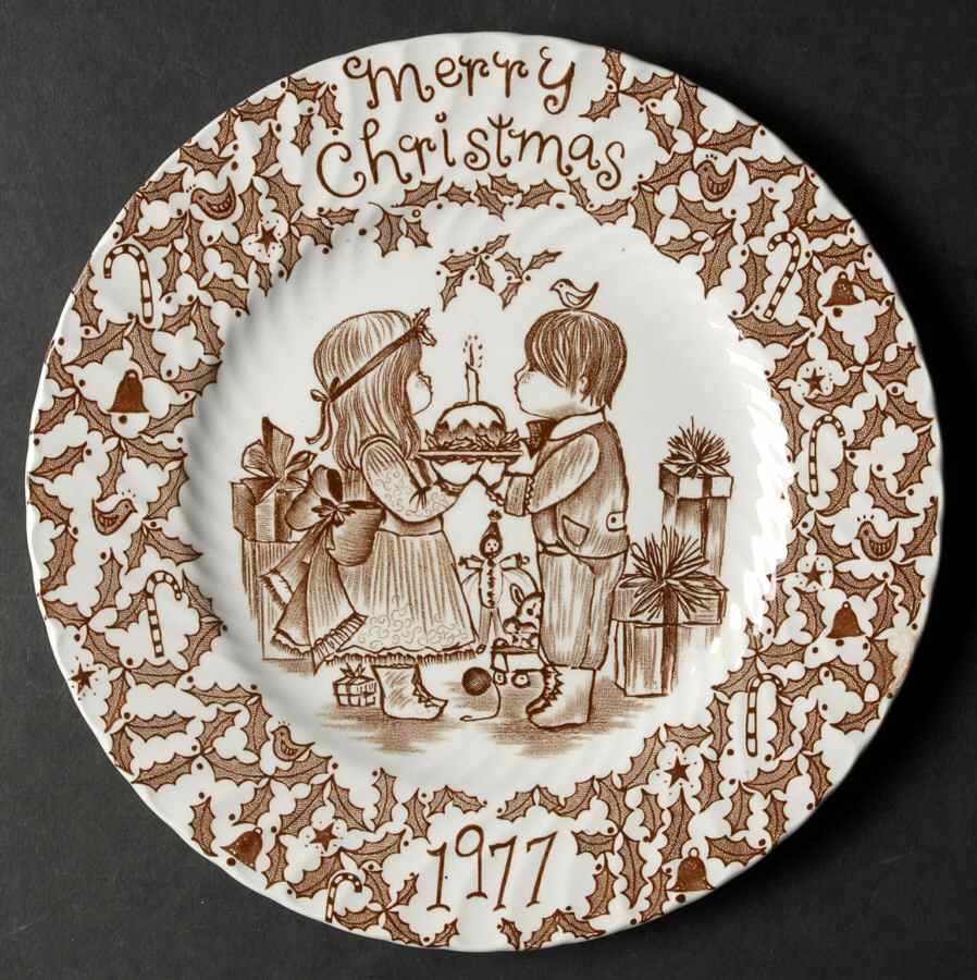 Royal Crownford Christmas Plates 1977-Brown - No Box by Royal Crownford-1