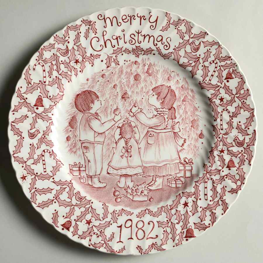 Royal Crownford Christmas Plates 1982-Red - No Box by Royal Crownford-1