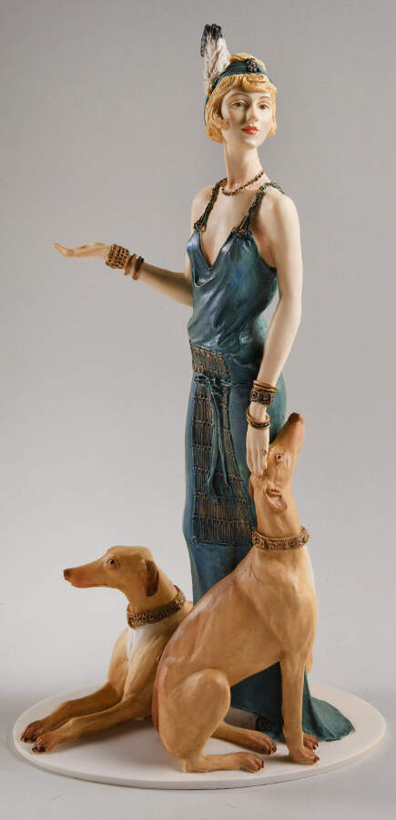 Classique Collection-Figurines Victoria - No Box by Royal Doulton-1