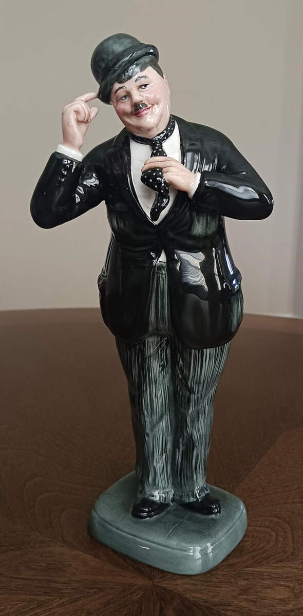 Entertainers Oliver Hardy - Boxed by Royal Doulton-1