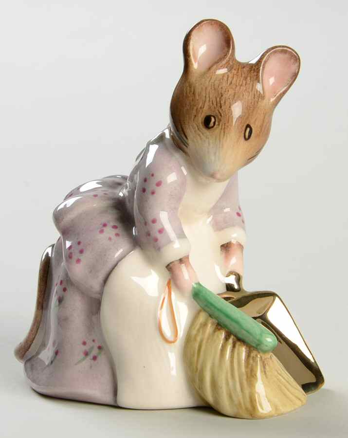 Beatrix Potter Backstamp 9 Hunca Munca Sweeping-1ver,2var - Boxed by Royal Doulton-1