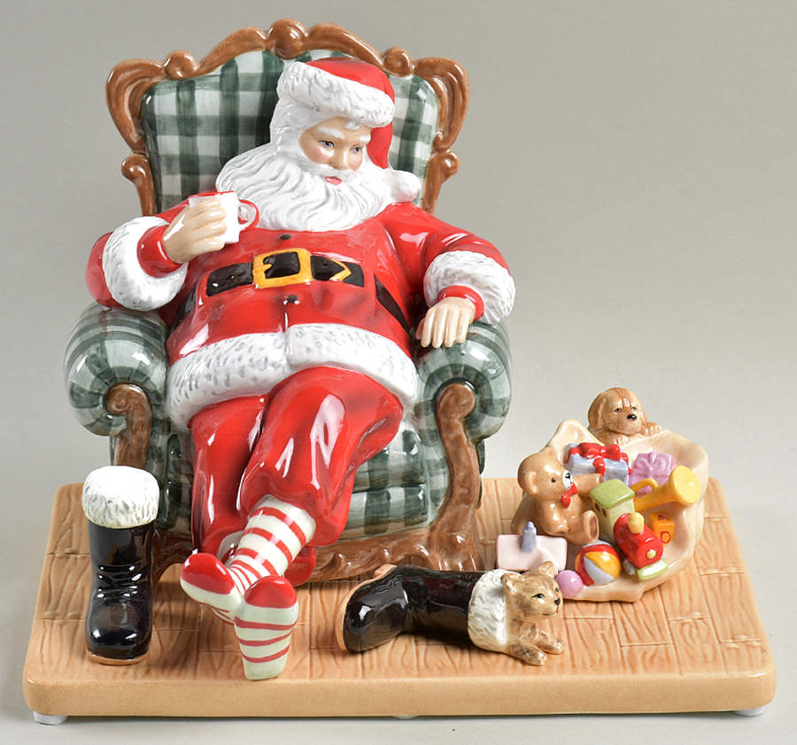 Holiday Traditions Santas Restful Moment- 2021 - No Box by Royal Doulton-1
