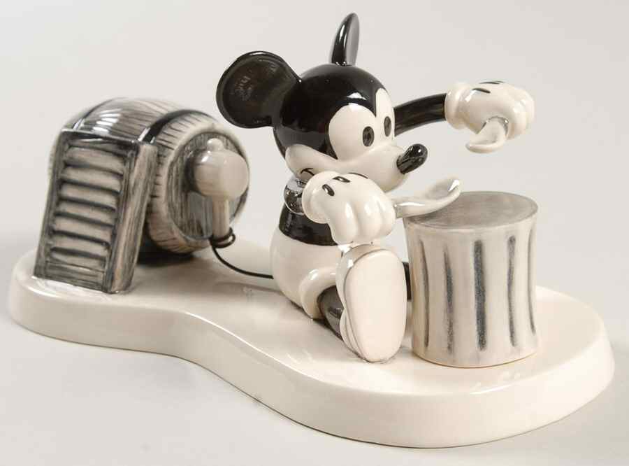 Walt Disney Showcase One Man Band - Boxed by Royal Doulton-1