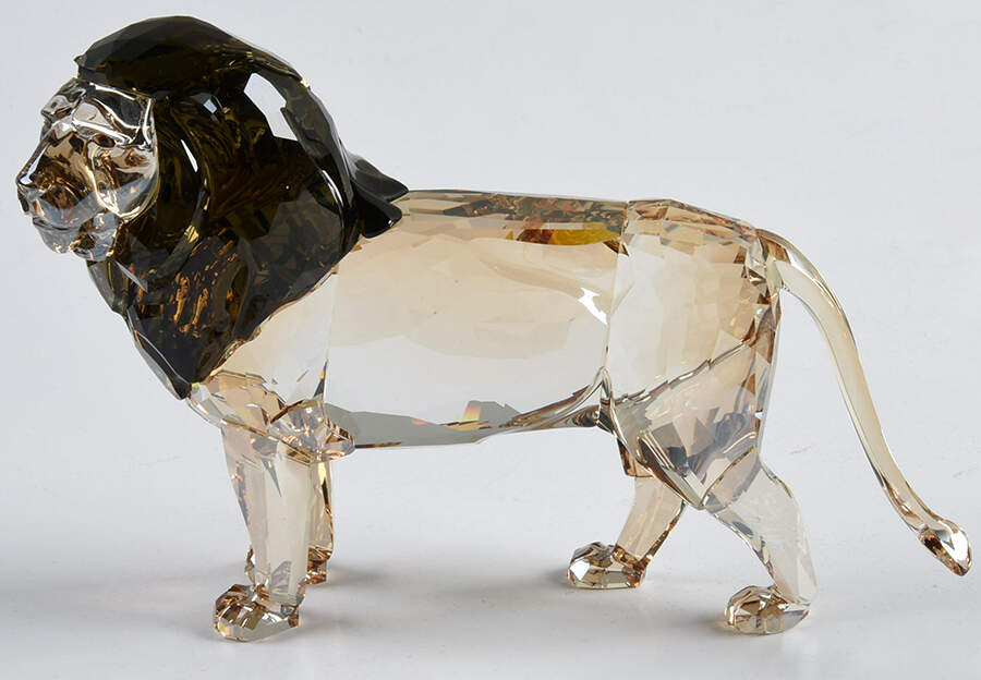 Collectors Society Figurines 2016-Lion Akili - Boxed by Swarovski-1