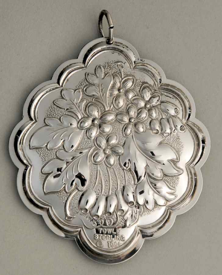 Flowers of Christmas Medallion Hawthorn - Boxed by Towle Silver-1