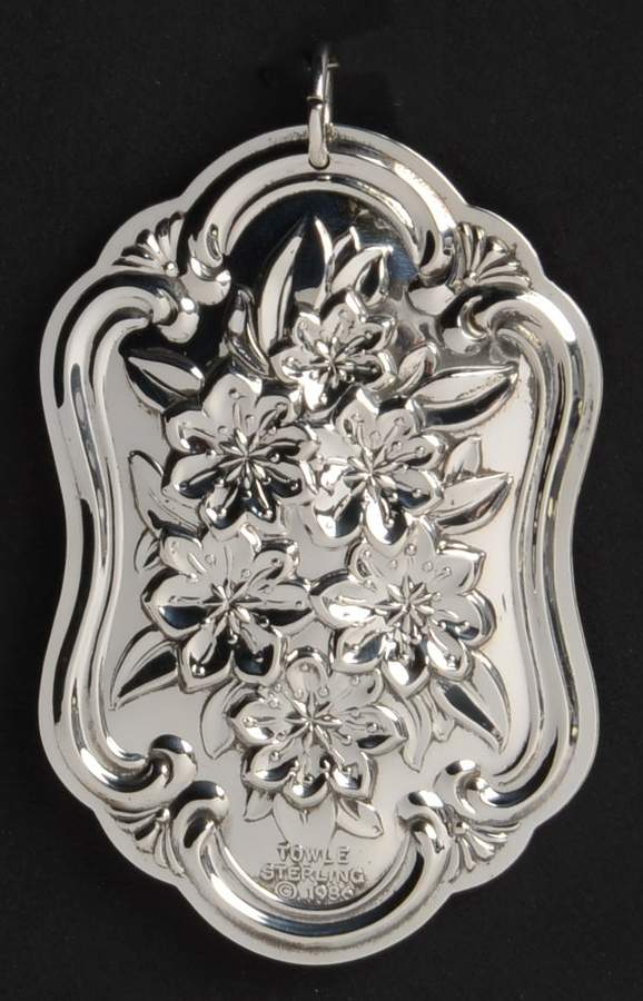 Flowers of Christmas Medallion Laurel - Boxed by Towle Silver-1