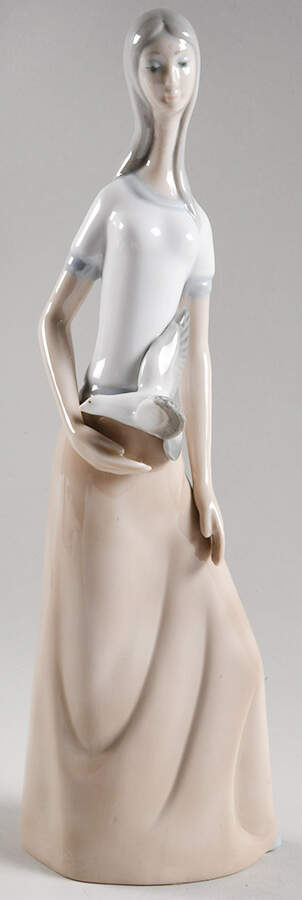 Tengra Figurines Lady With Dove - No Box by Tengra-Spain-1