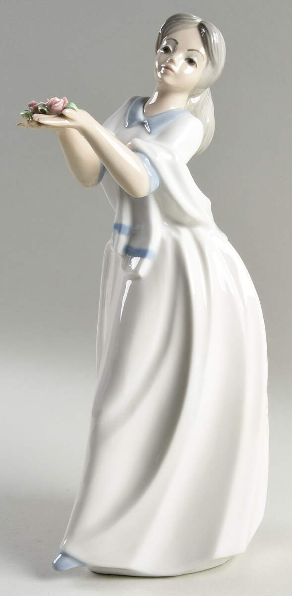 Tengra Figurines Girl With Rose - No Box by Tengra-Spain-1