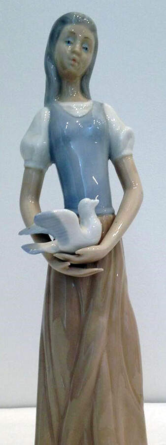 Tengra Figurines Young Lady With Dove - No Box by Tengra-Spain-1