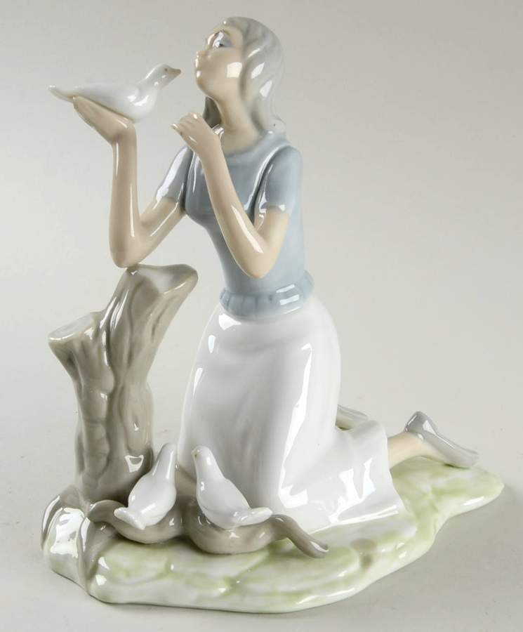 Tengra Figurines Young Lady With Doves - No Box by Tengra-Spain-1