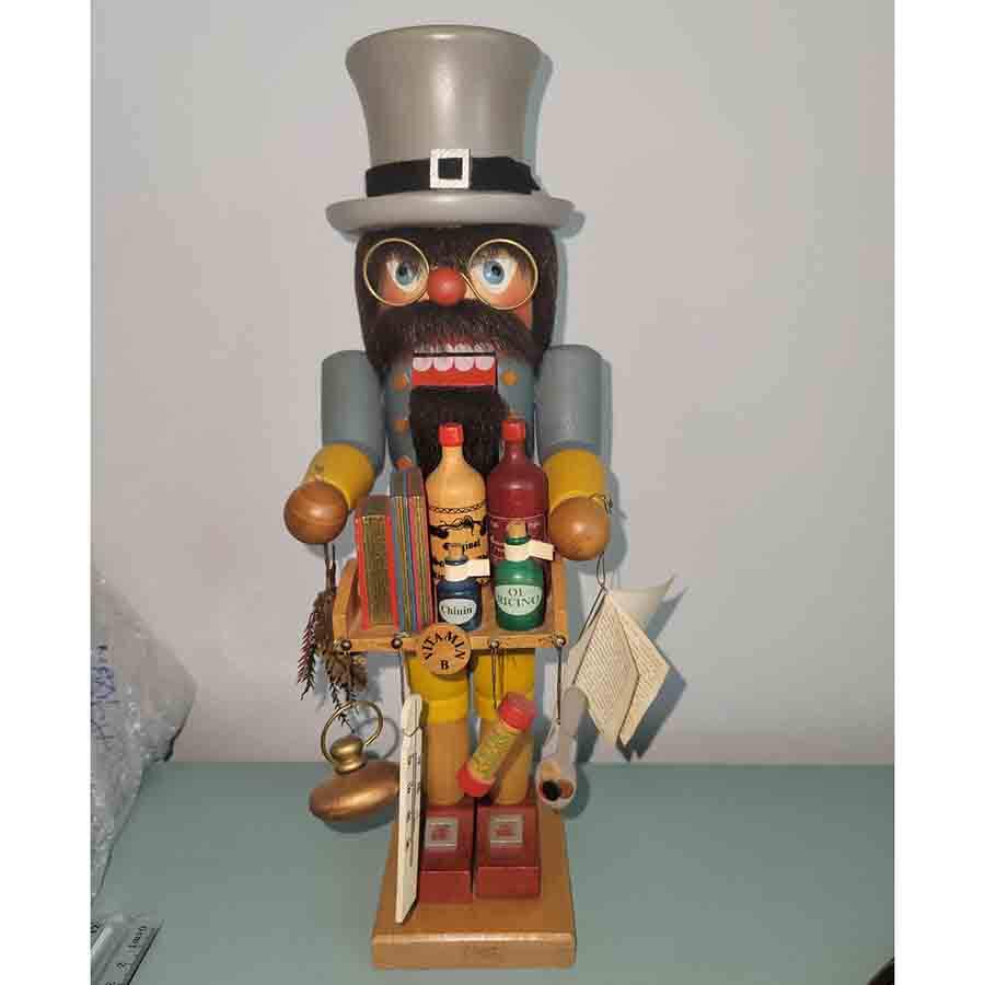 Seiffener Nutcrackers Medicine Man - Boxed by Christian Ulbricht-1