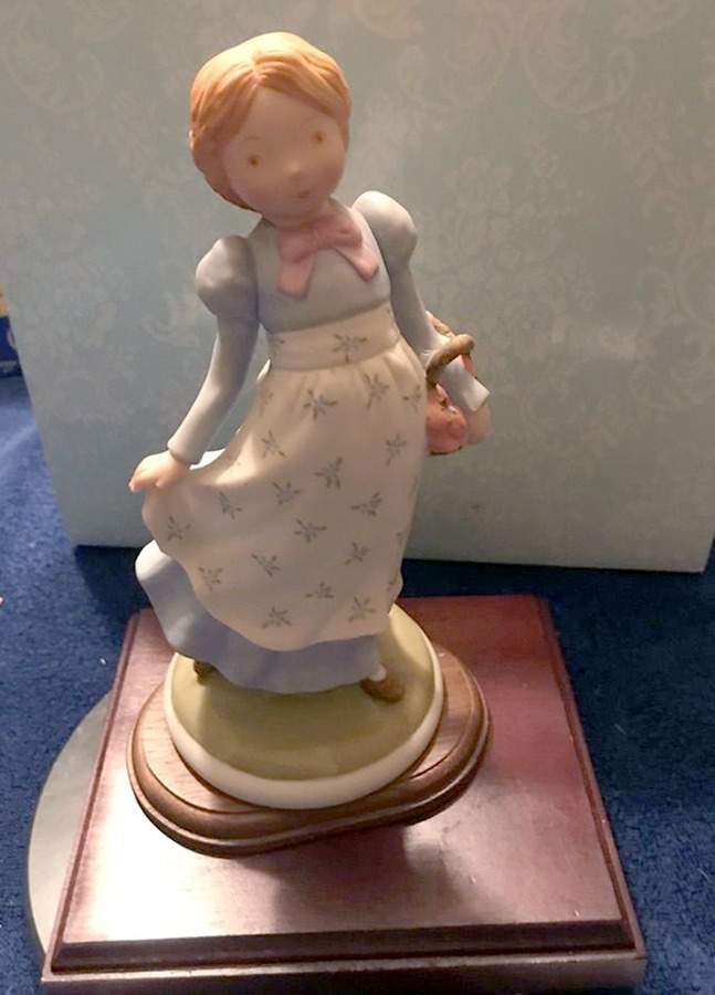 Holly Hobbie-Figurine Happy Heart - No Box by World Wide Art-1