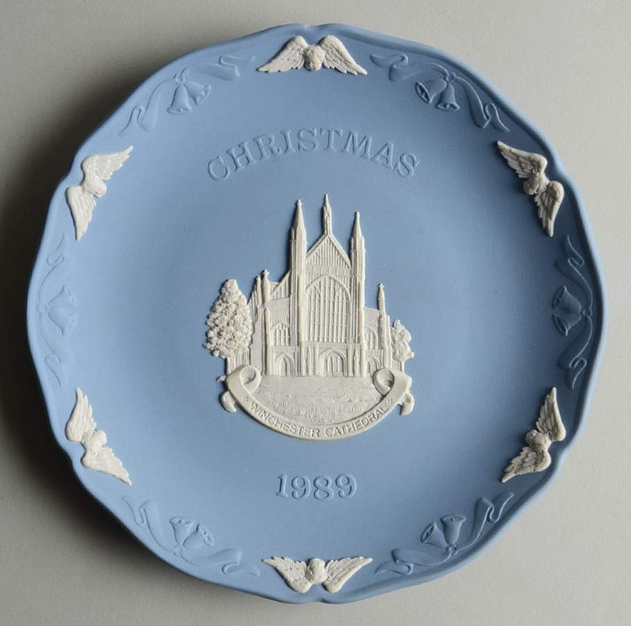 Cathedrals-Christmas Plates Winchester Cathedral - Boxed by Wedgwood-1