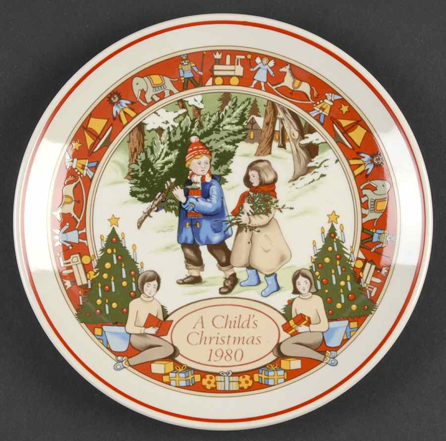 Childs Christmas Plate-Queensware Collecting The Christmas Tree - Boxed by Wedgwood-1