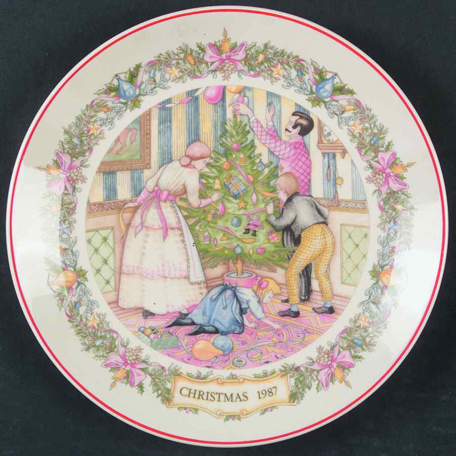 Christmas Traditions Dressing The Tree - With Box by Wedgwood-1