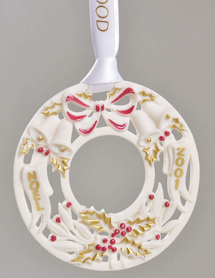 Noel Wreath 2001  - Boxed by Wedgwood-1