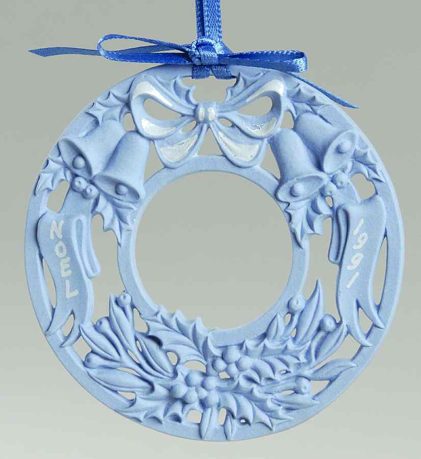 Noel Wreath 1991 - No Box by Wedgwood-1