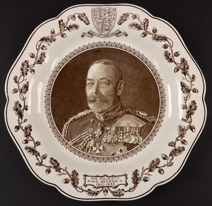 Wedgwood Royal Commemorative Giftware George V 25th Anniversary Plate - No Box by Wedgwood-1