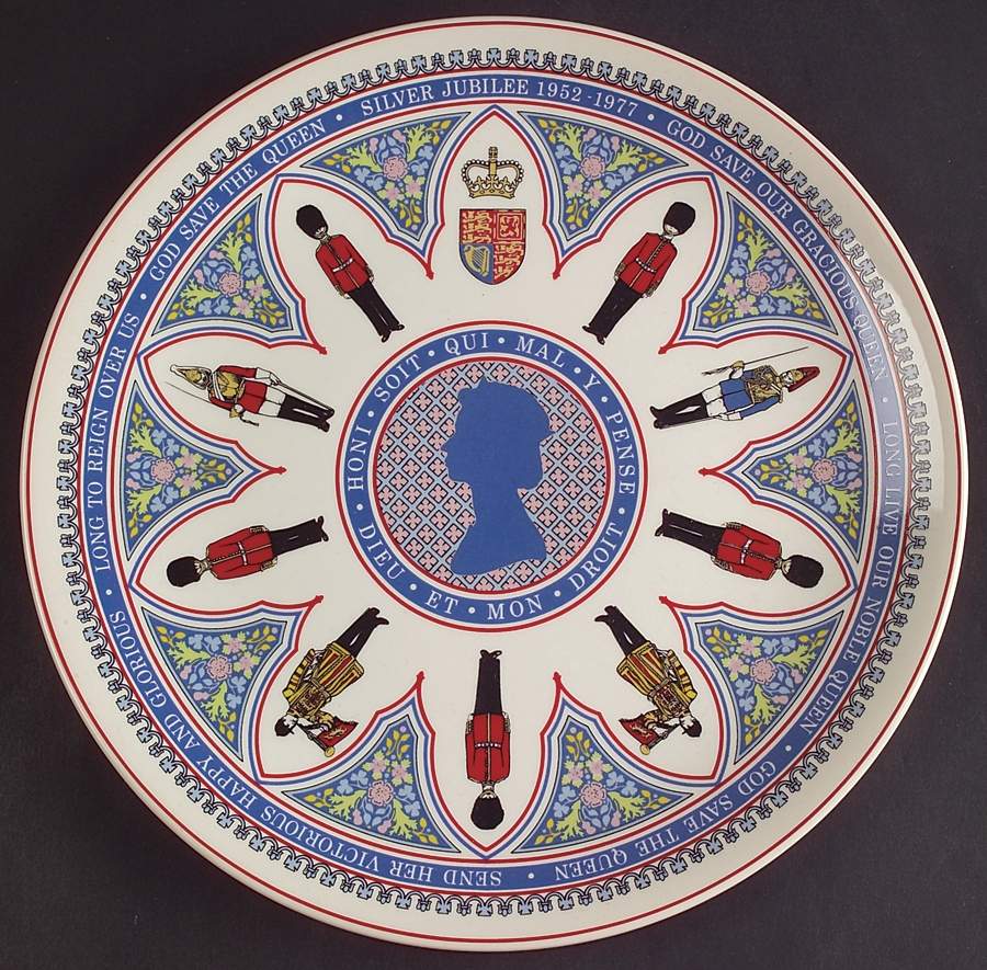 Wedgwood Royal Commemorative Giftware Elizabeth Ii-Silver Jubilee Plate - No Box by Wedgwood-1