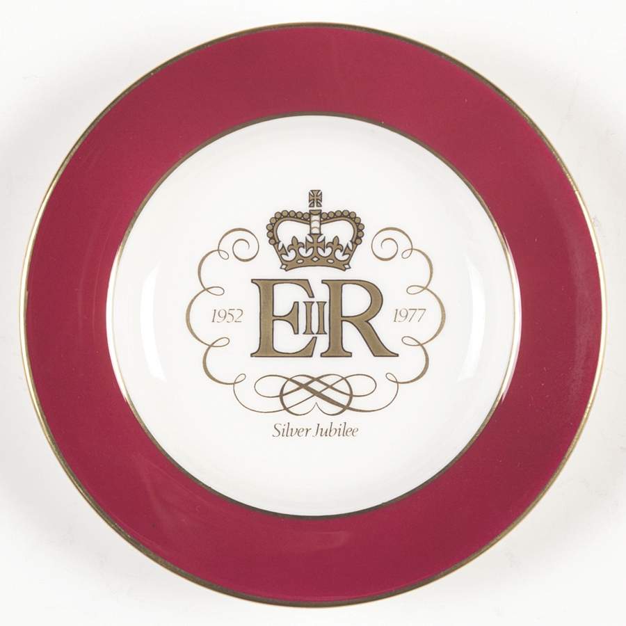 Wedgwood Royal Commemorative Giftware Elizabeth Ii Silver Jubilee Coaster - No Box by Wedgwood-1