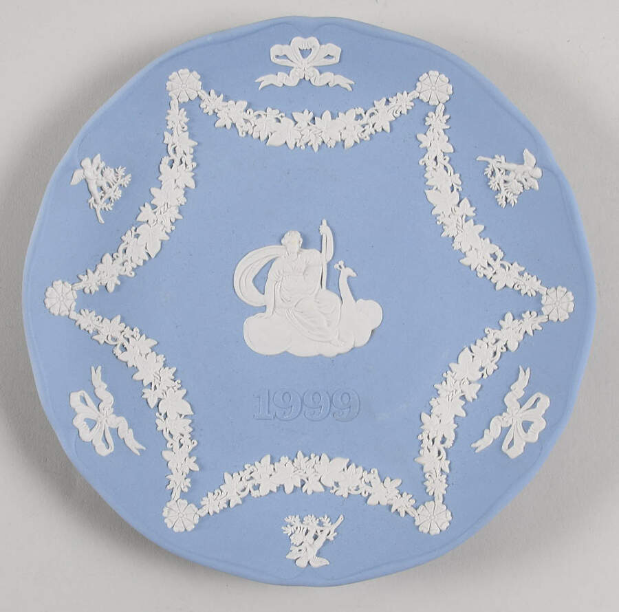 Wedgwood Annual Jasperware Plate Hera & Peacock - Boxed by Wedgwood-1