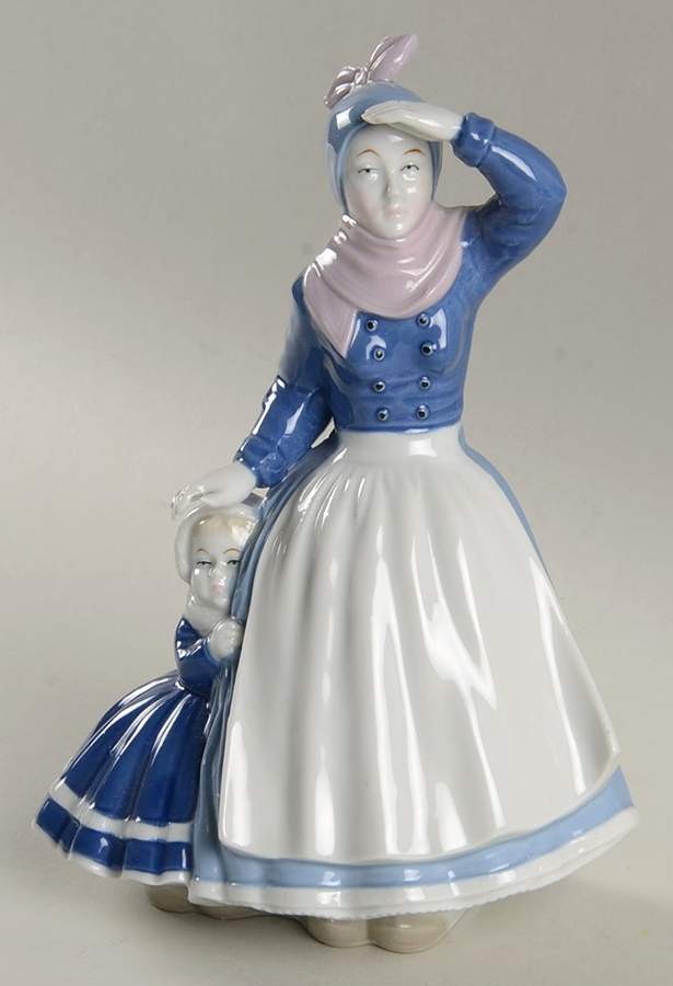 Wagner & Apel Figurines Fano Woman & Child - No Box by Wagner & Apel-1