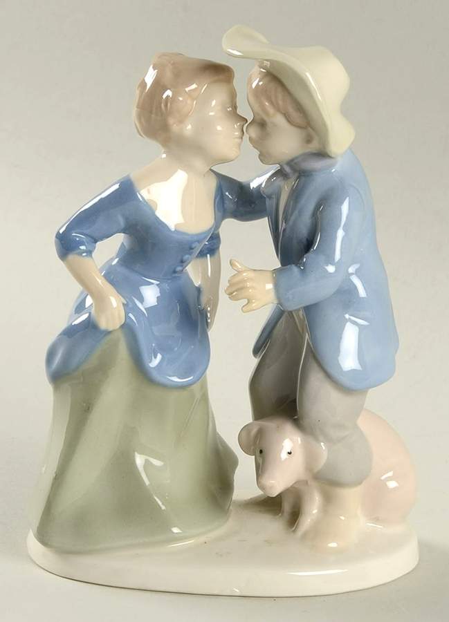 Wagner & Apel Figurines Couple Kissing - No Box by Wagner & Apel-1