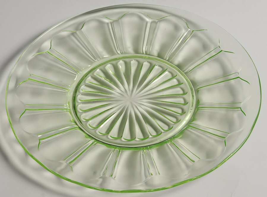 Colonial Green Luncheon Plate by Anchor Hocking-1