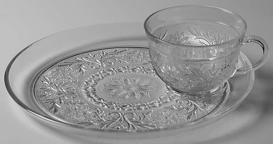 Sandwich Clear Snack Plate and Cup Set (Uses Standard Cup) by Anchor Hocking-1