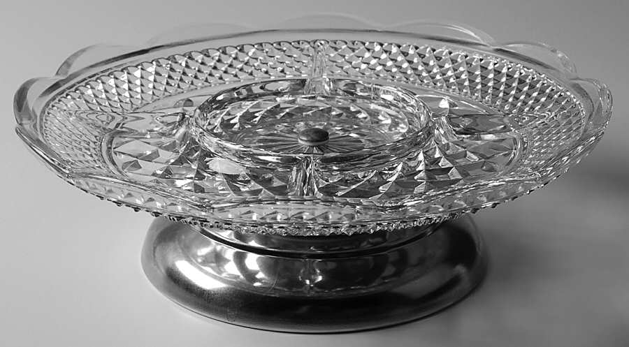 Wexford 1 Piece Lazy Susan with 5 Sections on Metal Stand by Anchor Hocking-1