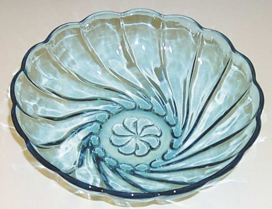Capri Seashell Round Bowl by Hazel-Atlas-1