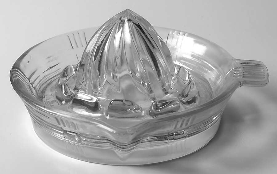 Crisscross Clear Lemon Reamer by Hazel-Atlas-1