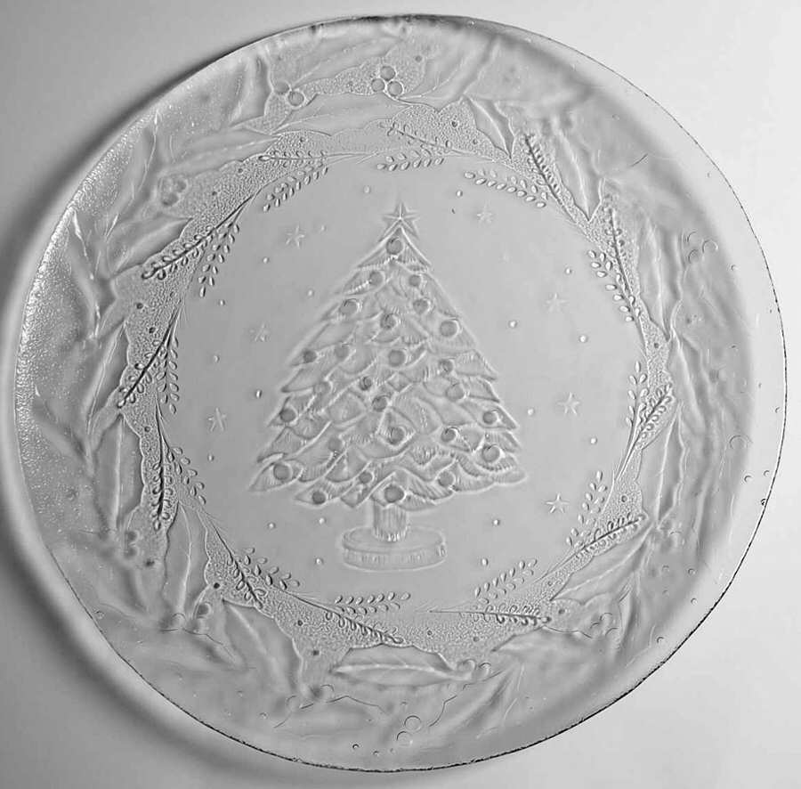 Holly Tree 13" Round Platter by Arcoroc-1