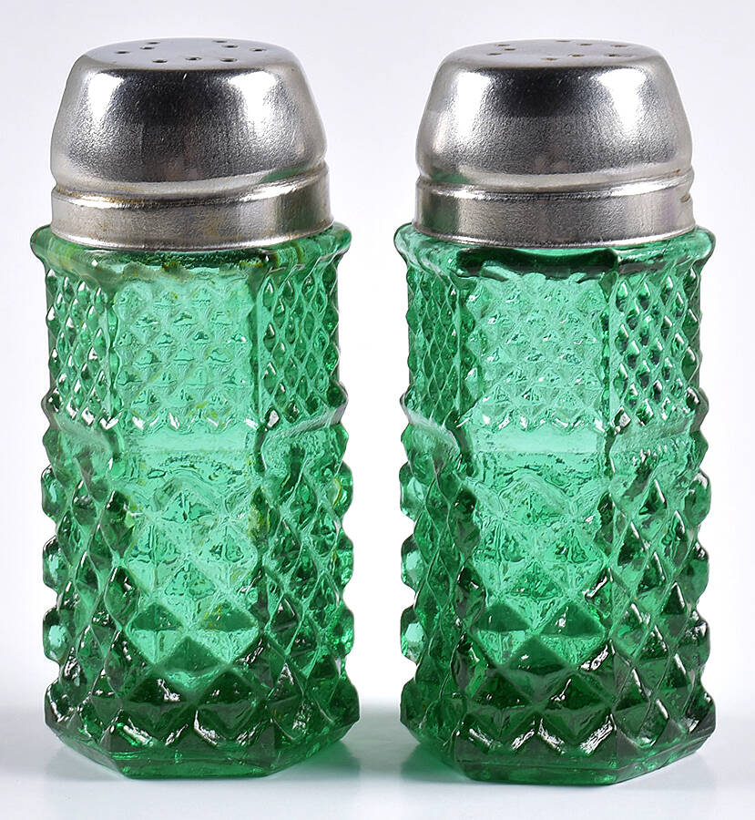 Wexford Green Shaker Set & Plastic Lids by Anchor Hocking-1