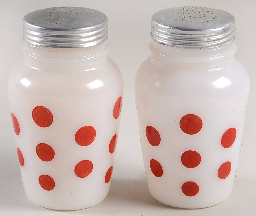 Red Dots Shaker Set w/Metal Lids by Anchor Hocking-1