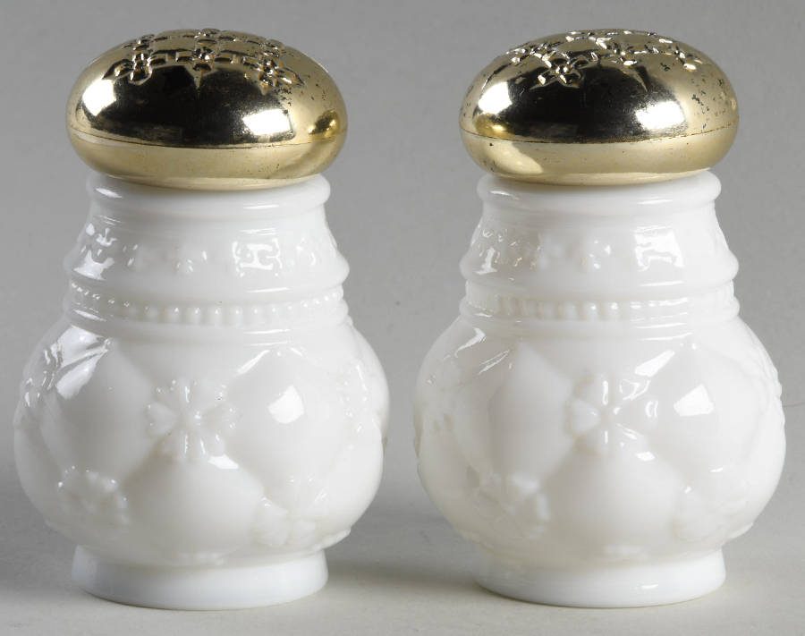 AVC14 Salt and Pepper Set by Avon-1