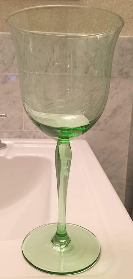 Curved Green Wine Glass by Billy Cotton-Crystal-1