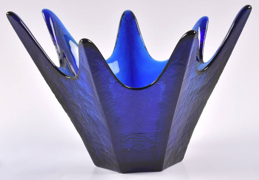Bowls & Centerpieces #6141 9" Star Shape Bowl by Blenko-1