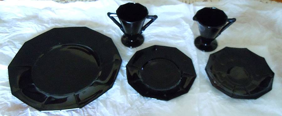 Decagon Ebony Dinner Plate by Cambridge-1