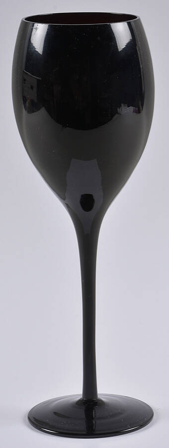 Caterina Black Wine Glass by Colony-1