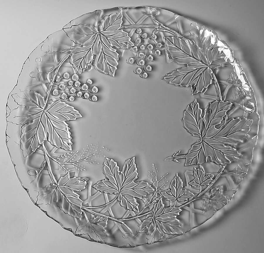 Mallory 13" Round Platter by Cristal D'Arques - Durand-1