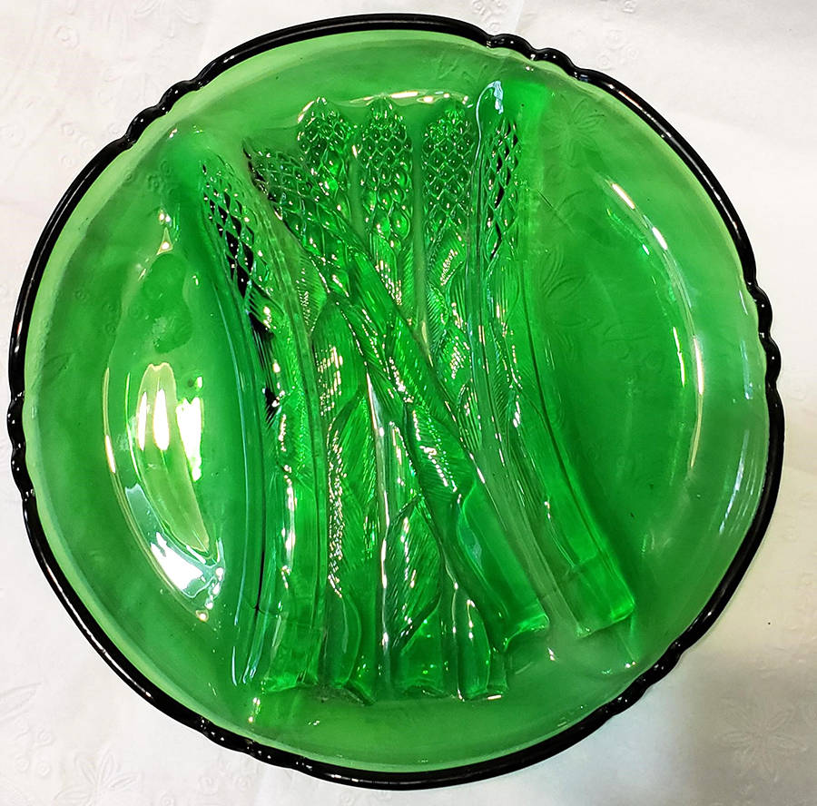 Martha Emerald Green Martha/163 8" Asparagus Plate by Cambridge-1