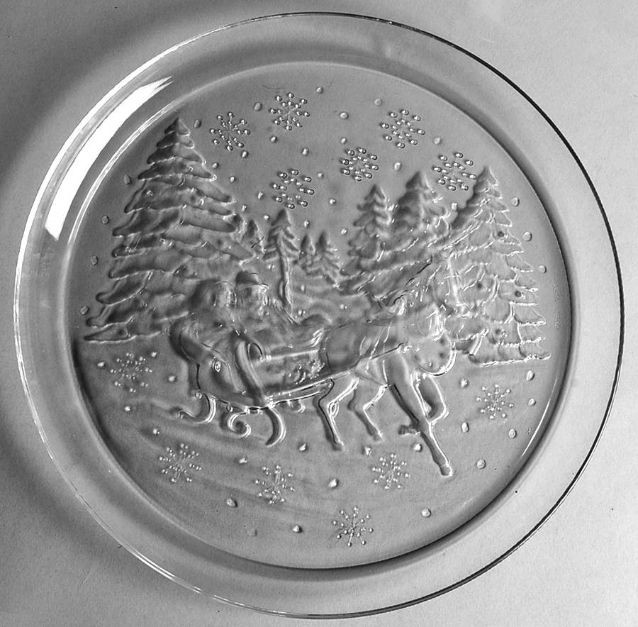 Sleigh Ride 13" Round Platter by Cristal D'Arques - Durand-1