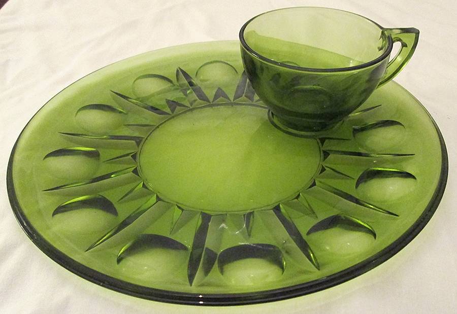 Regency Green (Avocado) Snack Plate & Cup Set by Colony-1