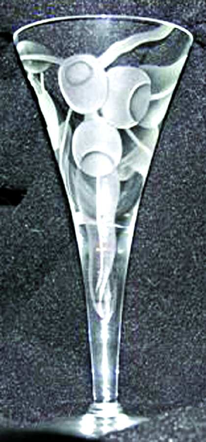 DTC13 Wine Glass by Dorothy Thorpe-1