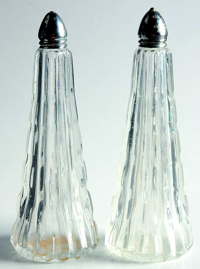 DTC15 Salt and Pepper Set by Dorothy Thorpe-1