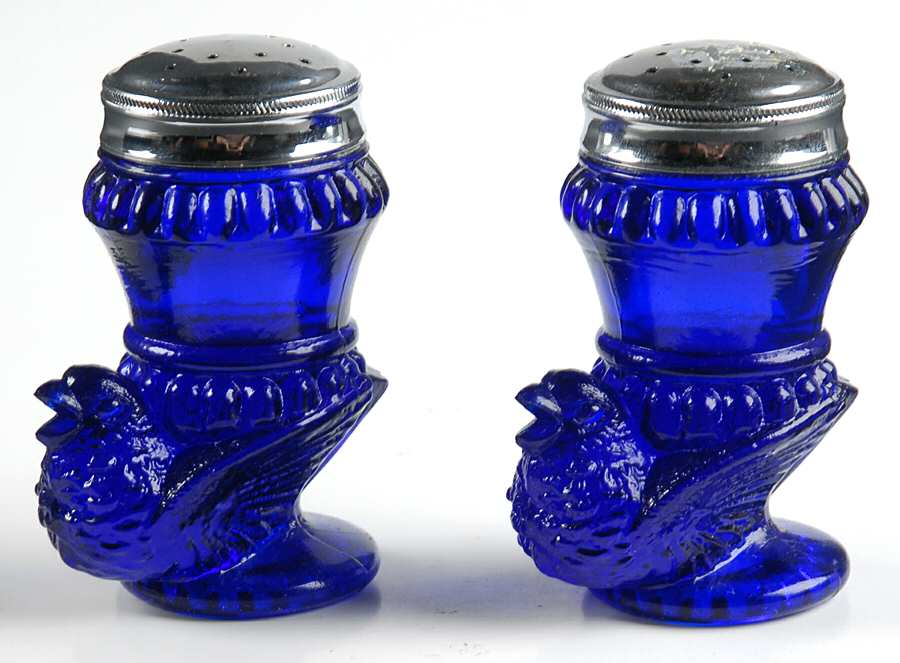 Animals & Figurines Bird Salt and Pepper Shaker Set by Degenhart Glass Co-1